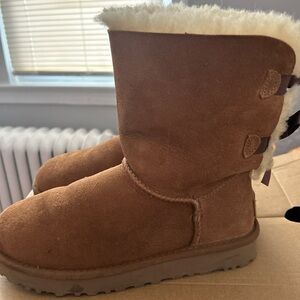 Tan and brown UGG boots #winterboots